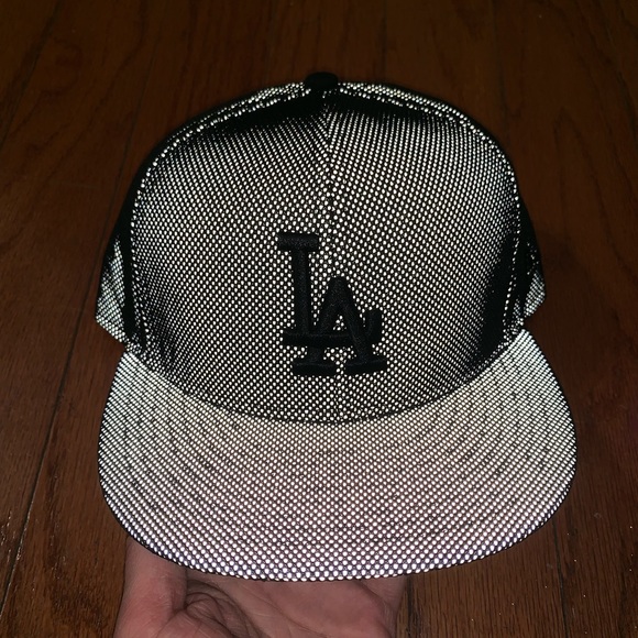 LA reflective fitted 7 1/2 black - Picture 2 of 4